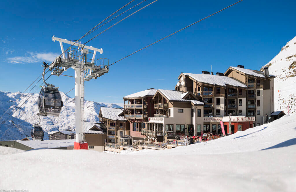 Montagnettes Le Hameau du Kashmir ligt aan de Plein Sud-piste in Val Thorens. / Studio Bergoend