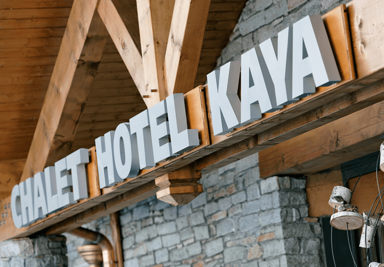 Het 4 sterren Chalet Hotel Kaya ligt aan de piste in de wijk Réberty in Les Menuires. © OT Les Menuires