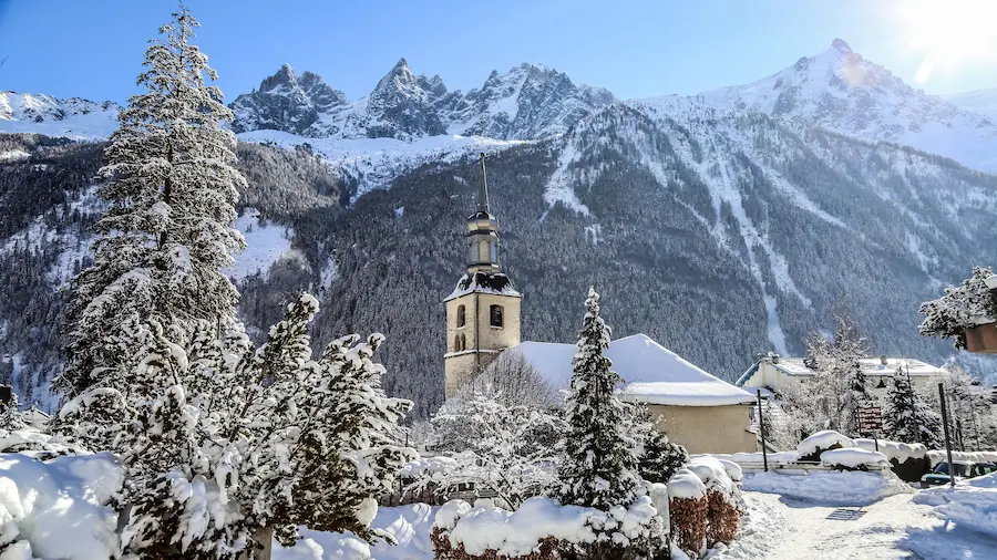 11x Wintersport in de Haute Savoie Mont Blanc: Van autovrij Flaine tot historisch Samoëns (plus een bonustip) 1 Winterse charme in Chamonix, een van de bekendste wintersportgebieden in de Haute Savoie Mont Blanc. © Office de Tourisme Chamonix