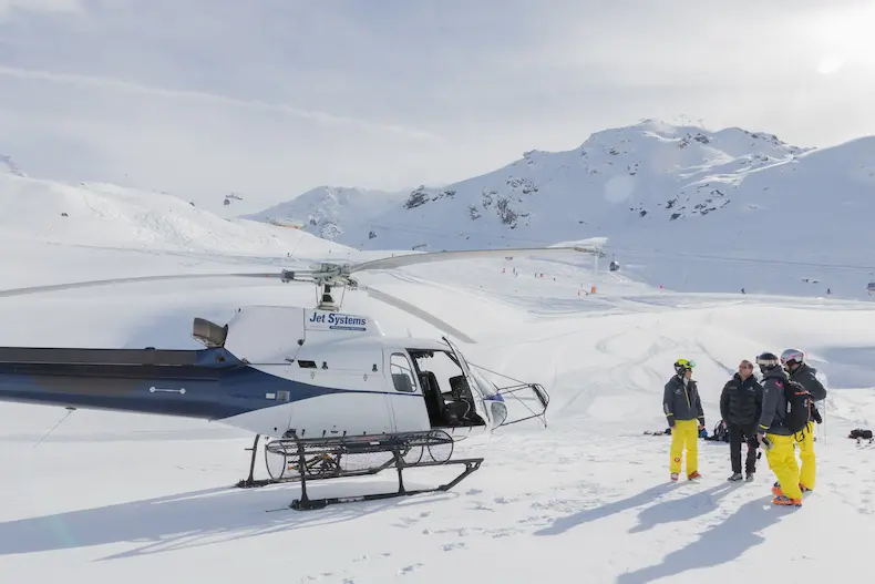 Dit zijn de 20 leukste activiteiten in Val Thorens 8 Je kunt ook met een helikopter vliegen in Val Thorens. © C. Cattin / OT Val Thorens