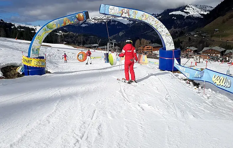 De Waou-funpiste voor kinderen op de Mont Rond in Notre Dame de Bellecombe. © Nico van Dijk / WintersportFrankrijkGids.nl