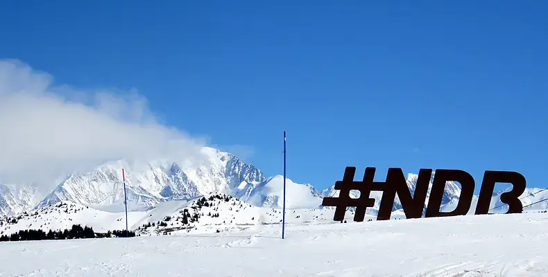 Vanuit Notre Dame de Bellecombe heb je een prachtig uitzicht op de Mont Blanc. © Nico van Dijk / WintersportFrankrijkGids.nl