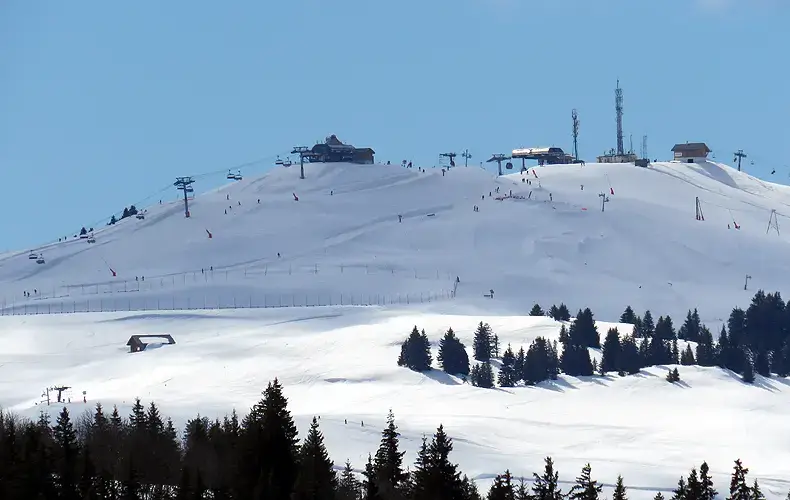 Vanuit Notre Dame de Bellecombe kun je ook naar Les Saisies skiën, mits je de skipas voor Espace Diamant hebt. © Nico van Dijk / WintersportFrankrijkGids.nl