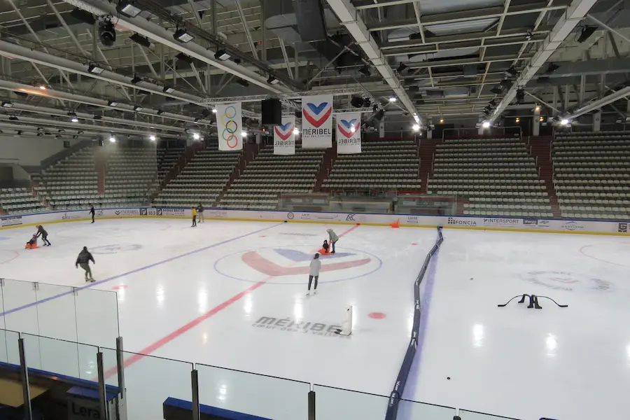 In deze Franse skigebieden worden de Olympische Winterspelen van 2030 gehouden (en in Friesland) 2 Het Olympisch ijshockeytoernooi vond in 1992 plaats in Méribel, maar in 2030 is dat in Lyon. © WintersportFrankrijkGids.nl