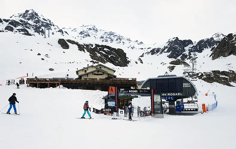 Skigebied Orelle: budgetvriendelijk skiën in het hooggebergte van Les Trois Vallées 2 De Rosaël-stoeltjeslift in Orelle. © Wintersportfrankrijkgids.nl