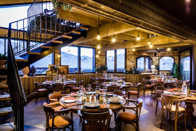 4 * Chalet-appartement Montagnettes L'Oxalys aan de piste in Val Thorens 3 Het vernieuwde restaurant van L'Oxalys in Val Thorens. © Stéphane Candé / Montagnettes Group