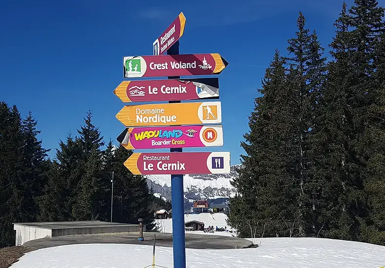 Veel pistes in skigebied Crest-Voland / Cohennoz in Espace Diamant liggen tussen de bomen. Dat maakt Crest-Voland / Cohennoz tot een knus familieskigebied. © Nico van Dijk / WintersportFrankrijkGids.nl