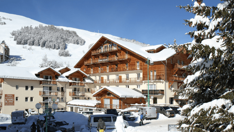 Résidence L’Ours Blanc: appartementen met zwembad aan de piste in Les Deux Alpes