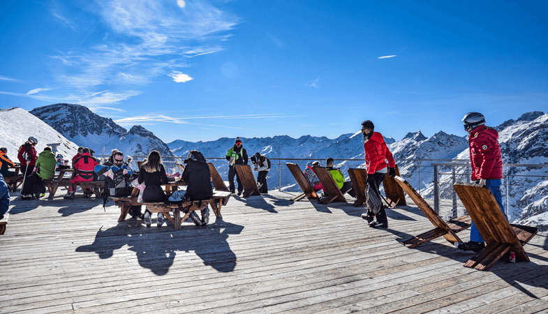In het skigebied van Serre Chevalier zijn twee picknickplaatsen ingericht: op de Prorel in skigebied Briançon en in Villeneuve. © Serre Chevalier Vallée Briançon / Laura Peythieu