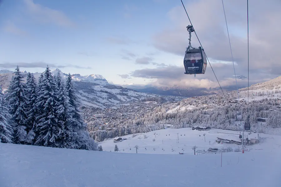 Skigebied Evasion Mont-Blanc, een van de twee skigebieden bij Megève, telt 225 kilometer aaneengesloten skipisten. © Megève Tourisme / Antoine Barbot
