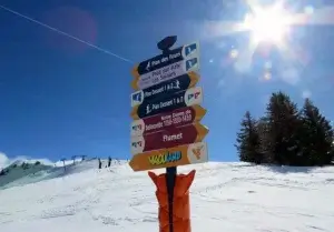 Het eigen skigebied van Notre Dame de Bellecombe telt 90 kilometer skipisten en is verbonden met Flumet en Praz zur Arly. Daarnaast heb je aansluiting op de pistes in Espace Diamant dat in totaal 192 kilometer pistes. © Nico van Dijk / WintersportFrankrijkGids.nl