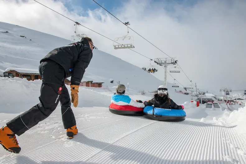 Dit zijn de 20 leukste activiteiten in Val Thorens 3 Snow tubing in Val Thorens. © L. Brochot. / OT Val Thorens