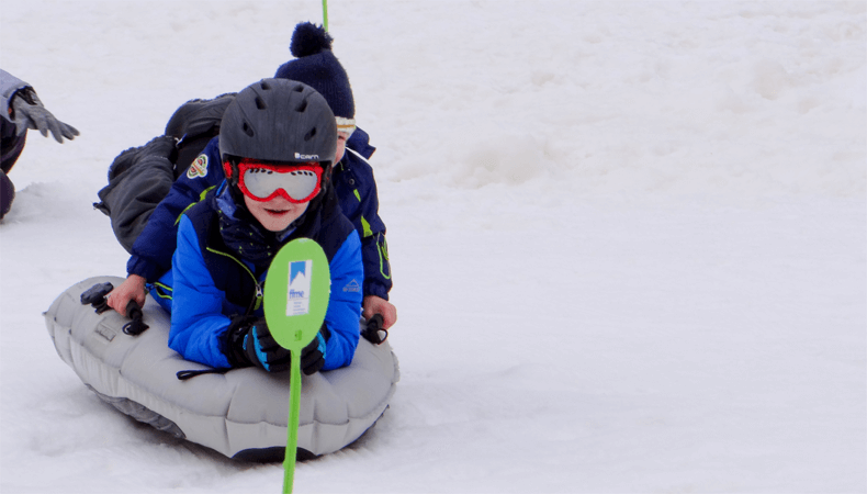 In Valmorel in het familievriendelijke skigebied Le Grand Domaine kun je 'human curling' spelen. © Office de Tourisme Valmorel.