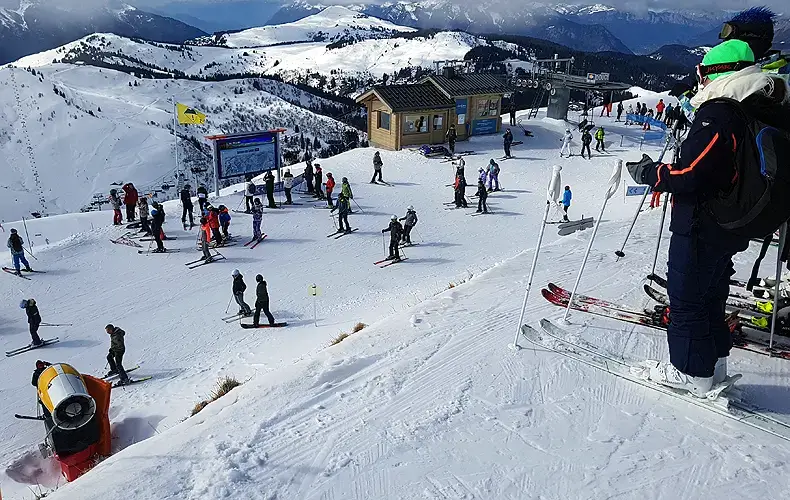 Via onder meer de Douce-lift kom je vanuit Les Saisies weer terug in Notre Dame de Bellecombe. © Nico van Dijk / WintersportFrankrijkGids.nl