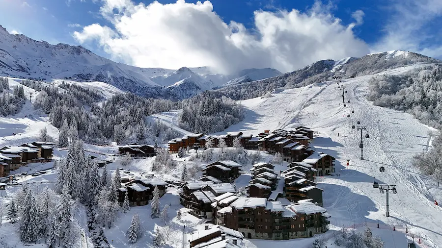 Valmorel: familievriendelijk wintersportgebied in de Tarentaise 1 Wintersport in Valmorel. Veel appartementen in Valmorel liggen direct aan de piste. Ski-in ski-out in Valmorel. © Office de Tourisme Valmorel